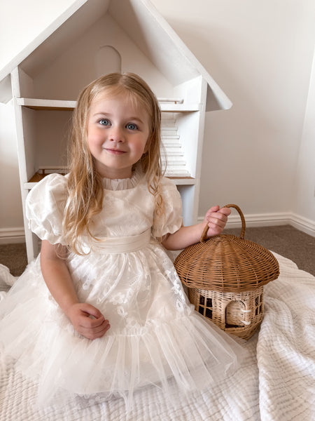 Girl wearing white puff sleeve flower girl dress Australia, elegant flower girl gown with tulle skirt.